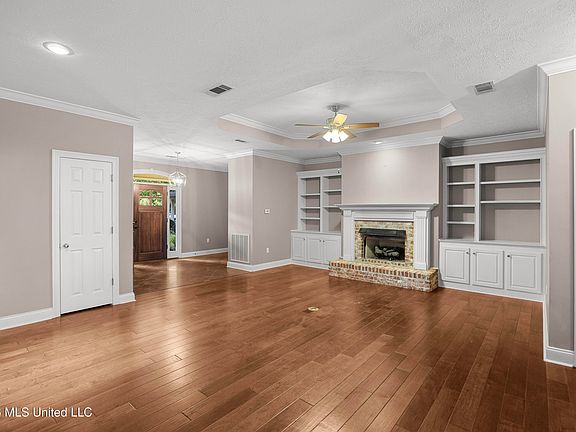 4th image of 222 Garden St