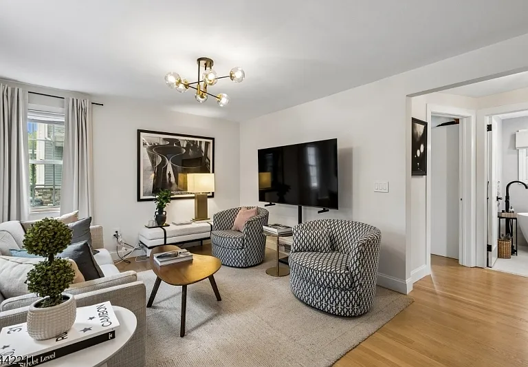 24 Iris Rd — Photo 4