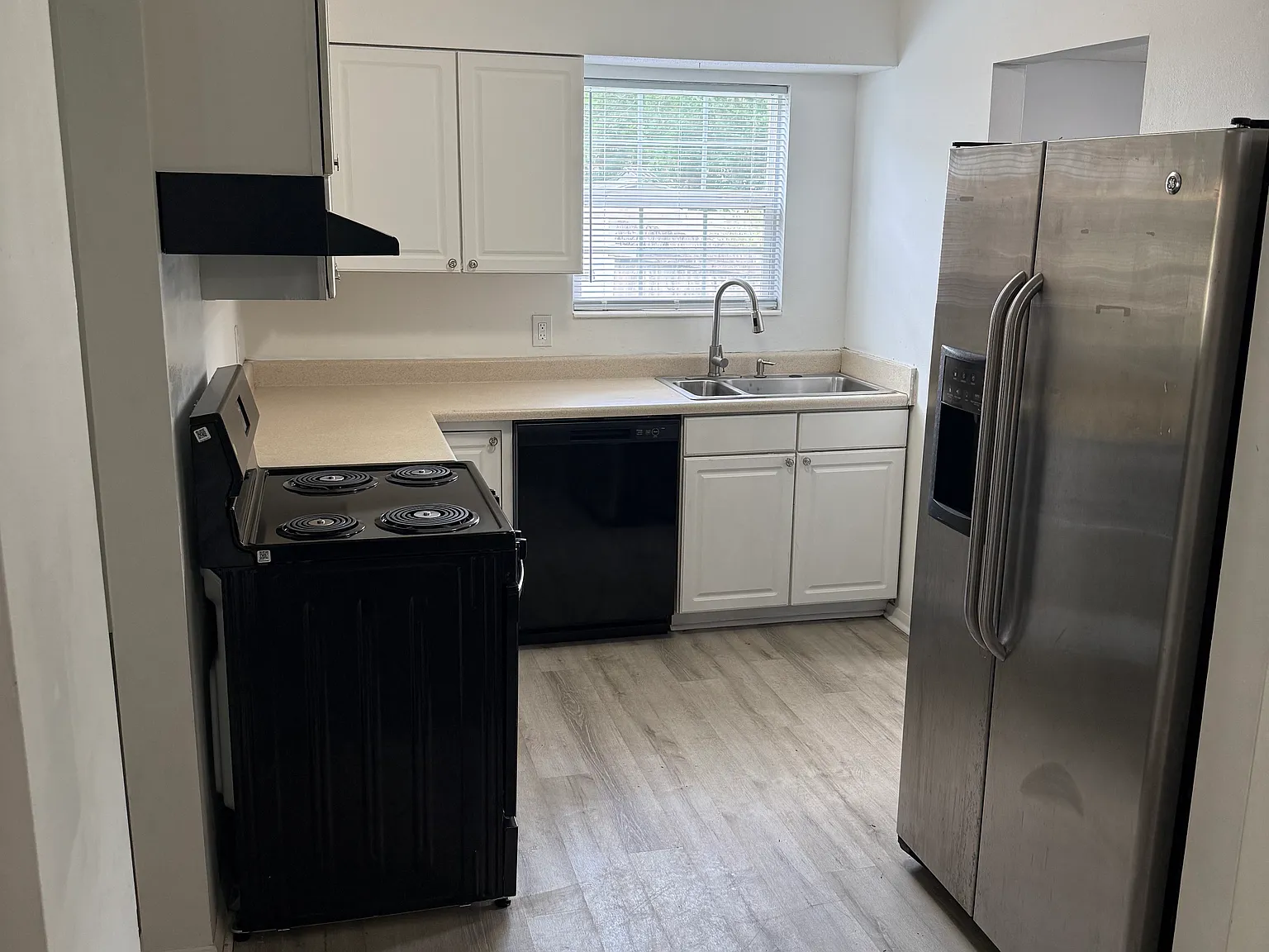 3 bed, 1275 sqft, $2,000 — Photo 4