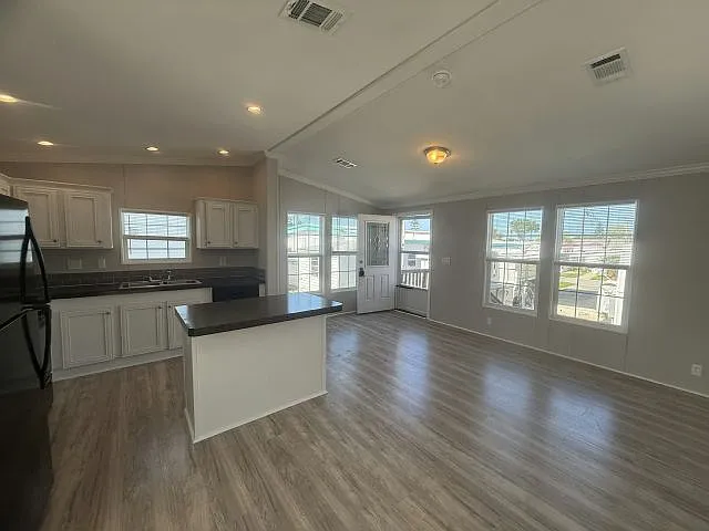 2 bed, 2.0 bath, 800 sqft, $1,960 — Photo 3