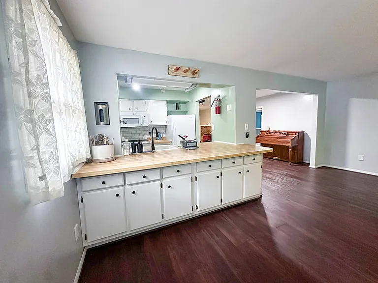 200 Oakley Dr — Photo 11