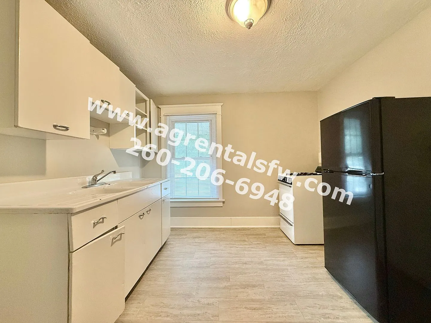 1420 Cass St — Photo 3