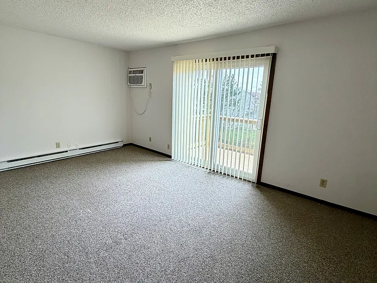 533 Parkview Ln — Photo 2