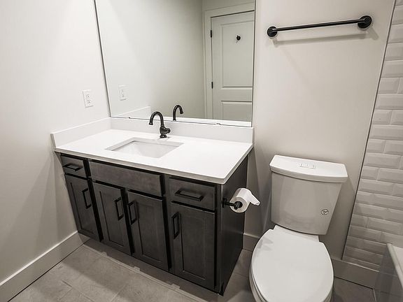 upstairs full bathroom