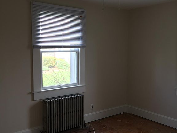 2nd Downstairs bedroom now has carpet