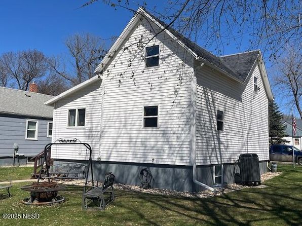 812 S 2nd St, Milbank, SD 57252