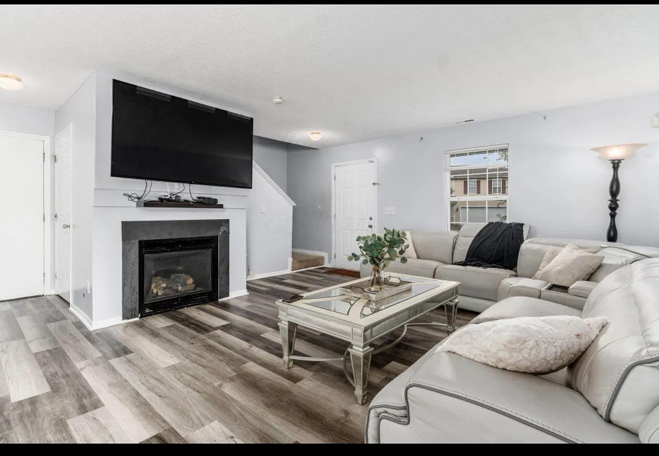 4 bed, 2.5 bath, 2312 sqft, $2,500 — Photo 2