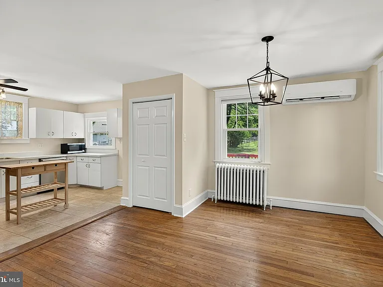 113 S Valley Rd — Photo 14