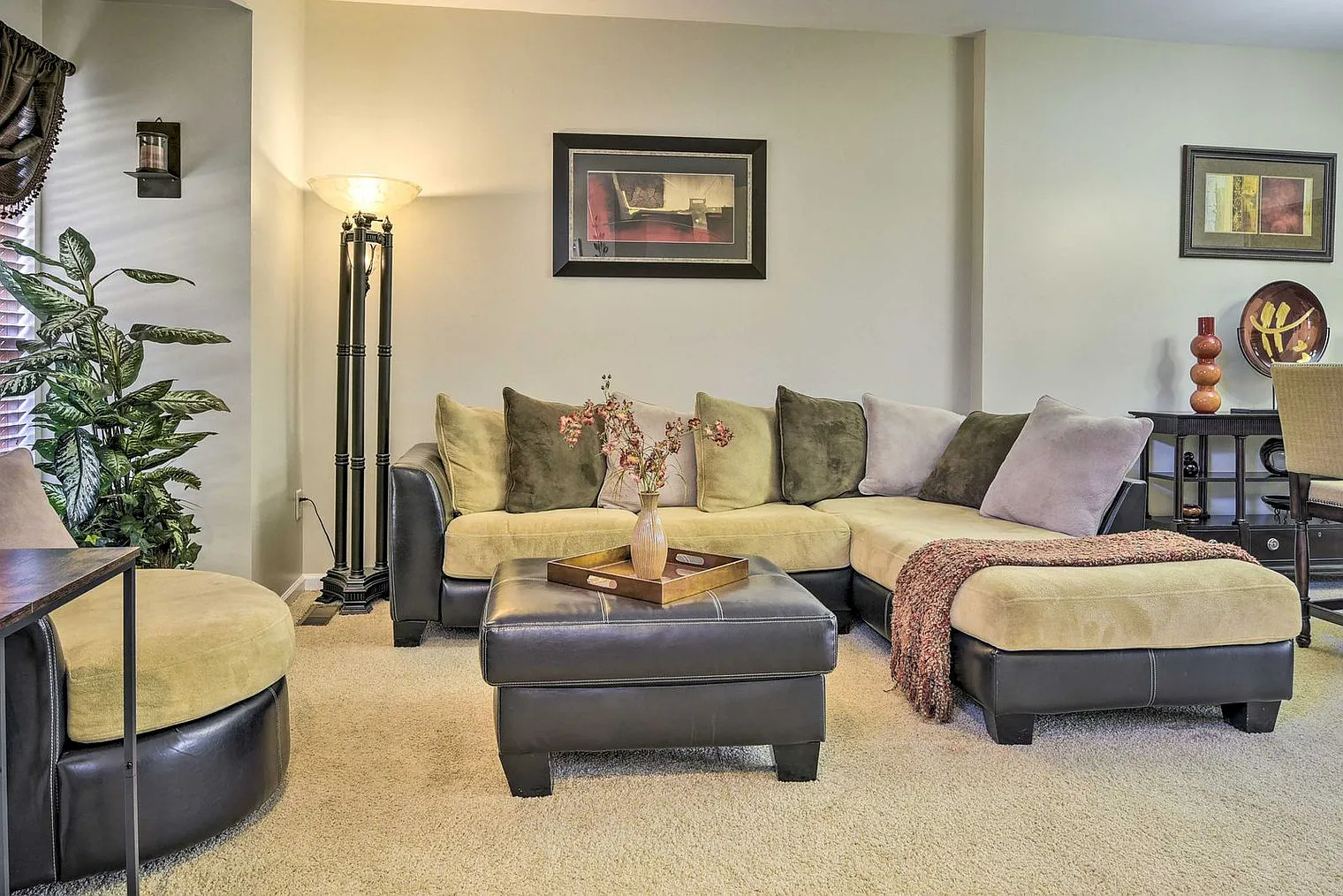 3 bed, 2.0 bath, 2023 sqft, $4,580 — Photo 3