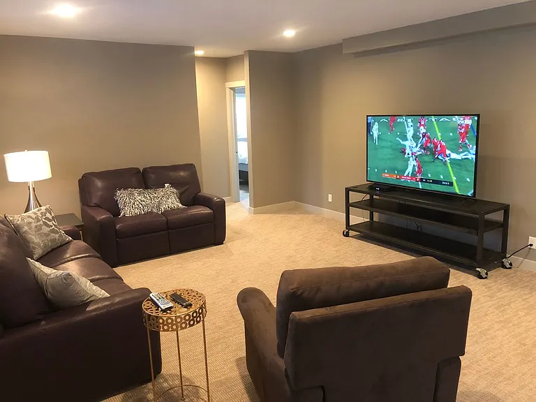 1916 Spruce Meadows Dr SE — Photo 18
