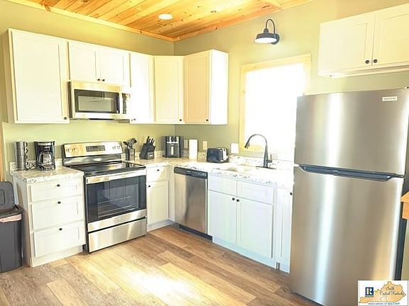2nd image of 5 Cozy Acres Dr
