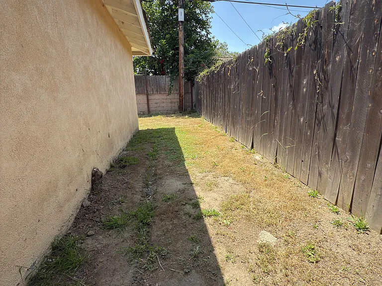 4835 Fiesta Ave — Photo 4
