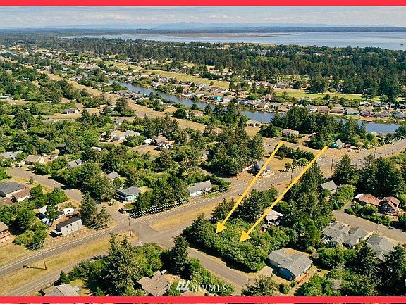 5th image of 119 Ocean Lake Way SW