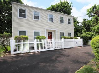 36 Rose St, Smithtown, NY 11787