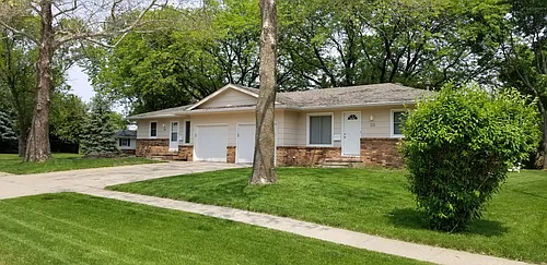 211 SE Wanda Dr Photo 1