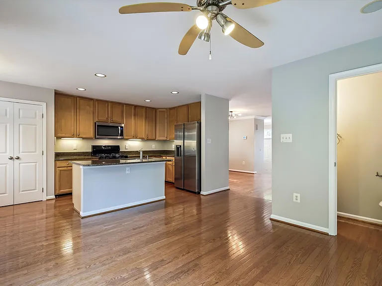 6733 Sullivan Way — Photo 21