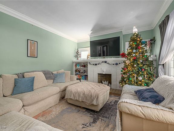 4th image of 1560 Spring Garden Ave #1562