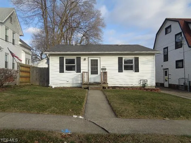 3904 Cecilia Ave photo 1