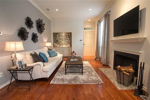 1st image of 4106 Newton Ave APT 112