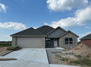 450 Palm St, Centerton, AR 72713