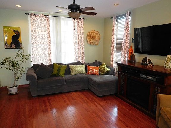 5th image of 42 Scarboro Ave