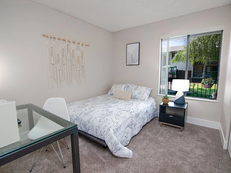 Rivercrest Apartments — Photo 28