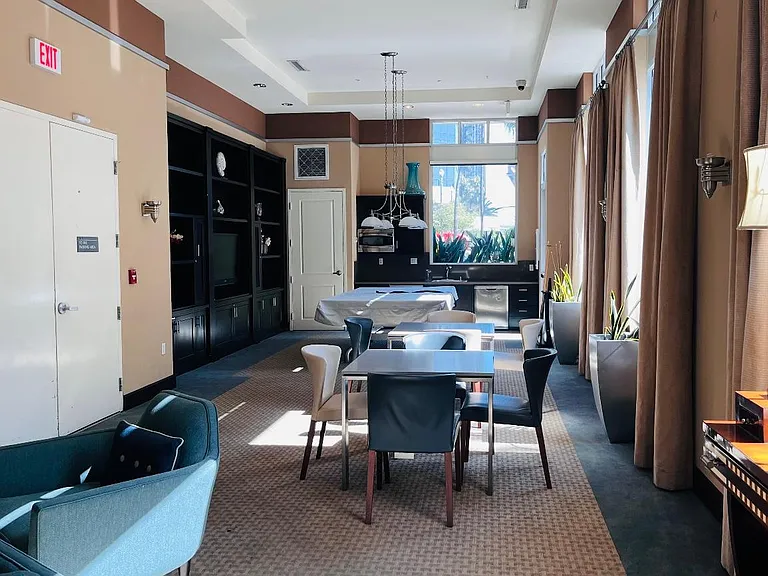 150 The Promenade N #208 — Photo 28