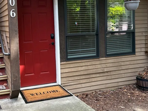 1101 SW Harrier Circle #106, Oak Harbor, WA 98277