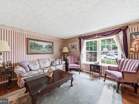 4th image of 13 Warrior Brook Ct