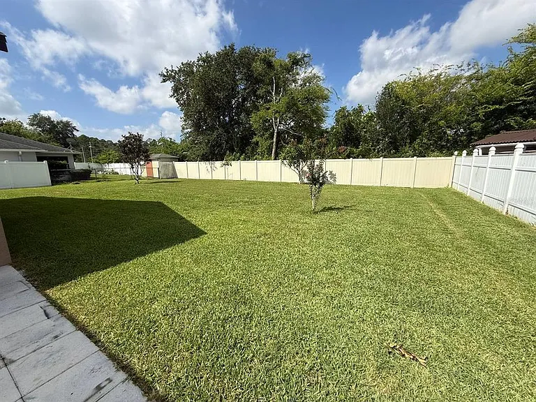57 Columbia Ln #B — Photo 12