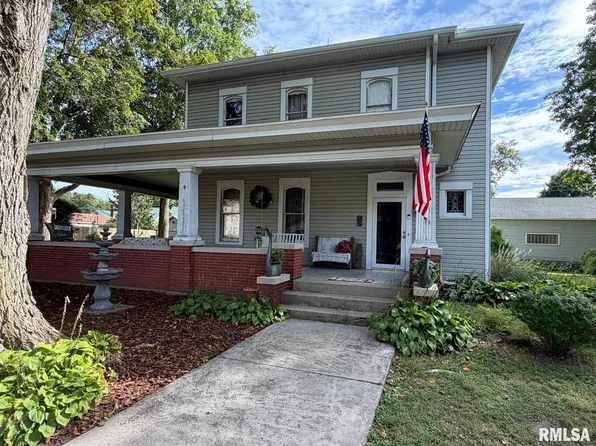 310 W 4th St, Delavan, IL 61734