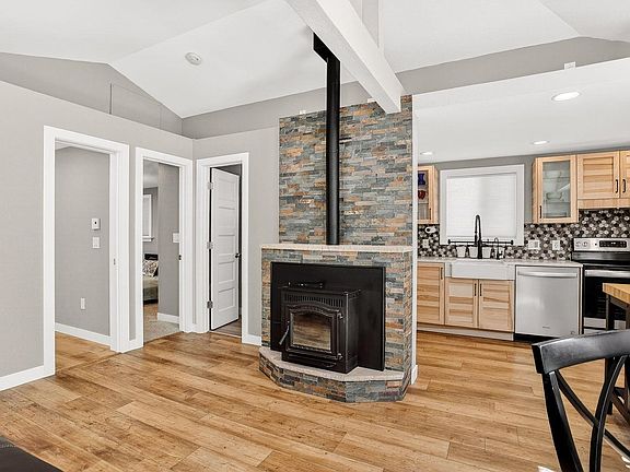 5th image of 11826 Brook Rd