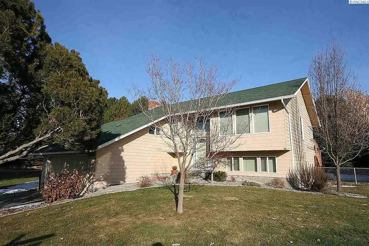 2409 N Road 94 photo 1
