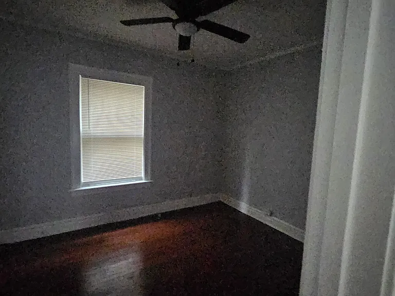 10918 S Vernon Ave — Photo 14