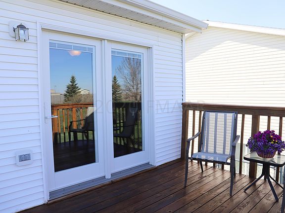 3rd image of 106 Evergreen Cir