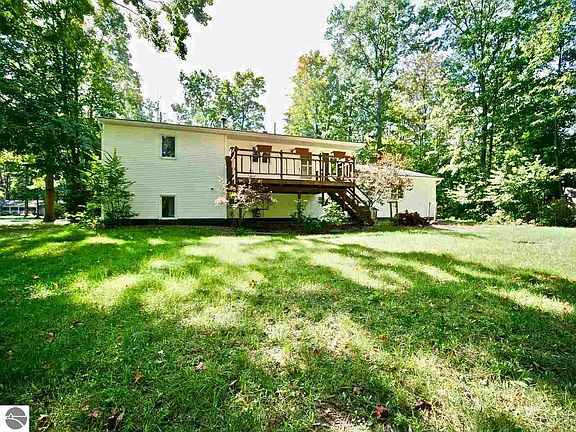 3rd image of 1837 Penbroke Dr