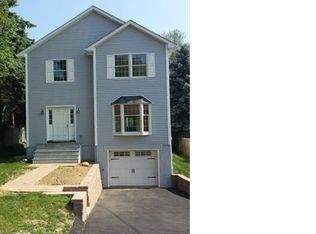 28 Milford St, Hawthorne, NY 10532