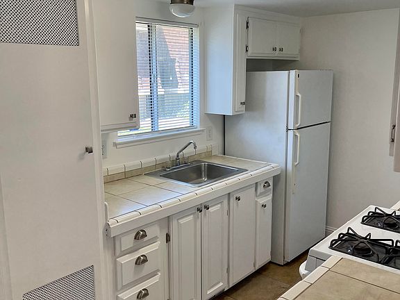 2nd image of 5612 Hillsdale Blvd