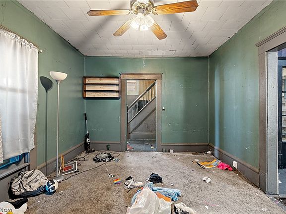 4th image of 407 E 9th St