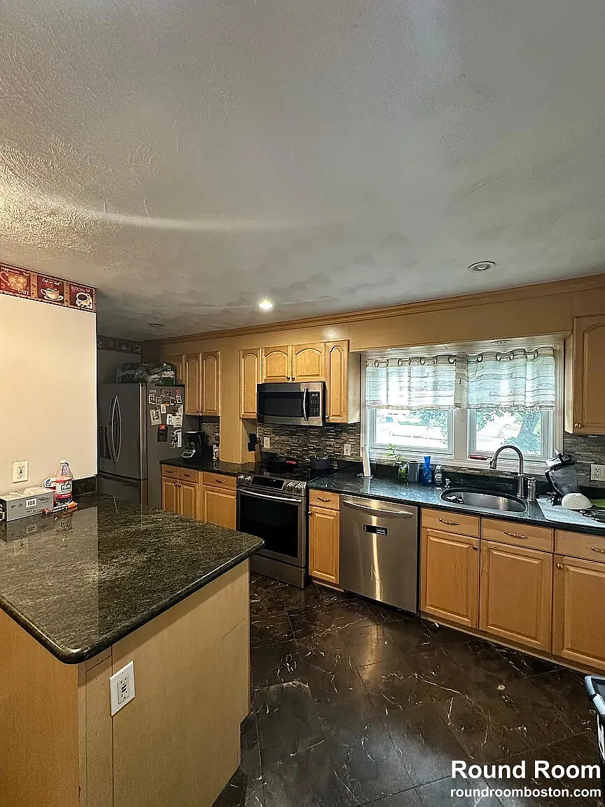 3 bed, $3,300 — Photo 1