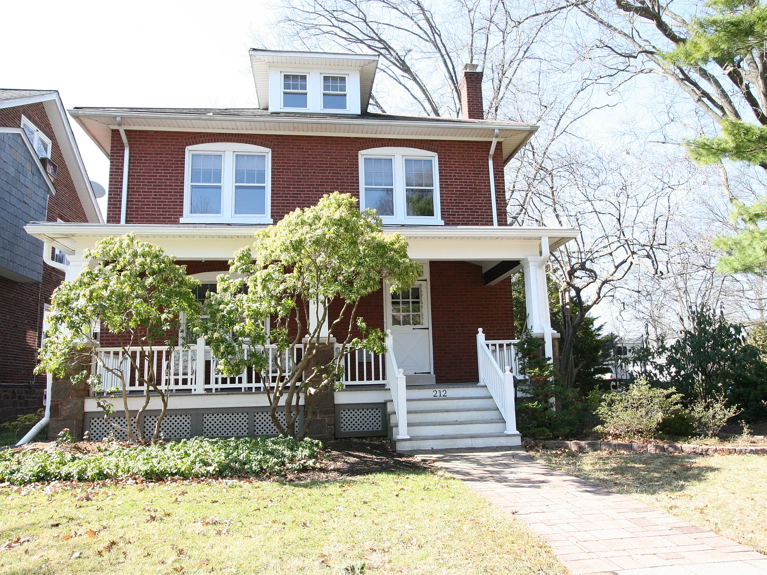 4 bed, 1.5 bath, 2400 sqft, $2,950 — Photo 1