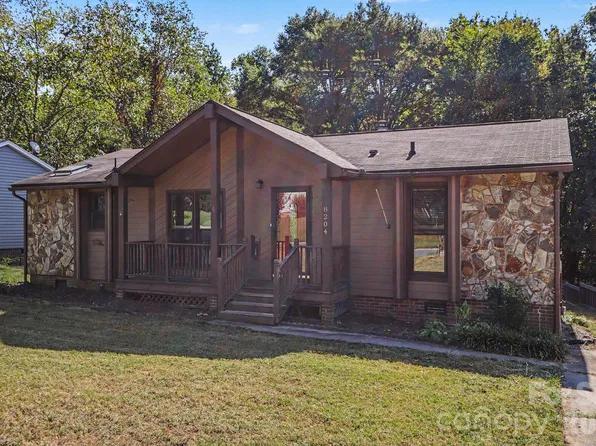 8204 Strawberry Point Dr, Charlotte, NC 28215