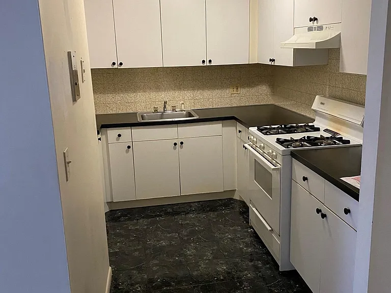 Pelham Street Apartments — Photo 26