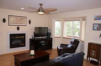 3rd image of 1400 NE Gilmax Ln