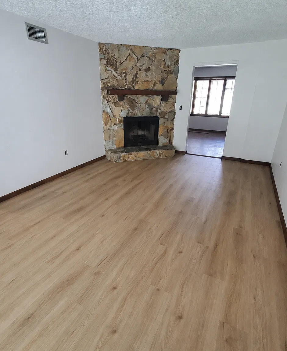 3 bed, 2.5 bath, 1600 sqft, $1,900 — Photo 3