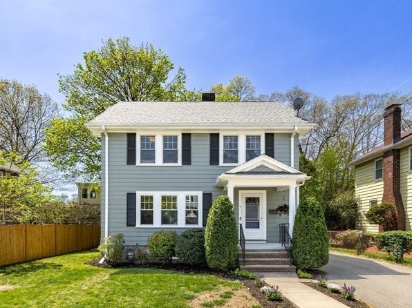 52 Crown St, Milton, MA 02186