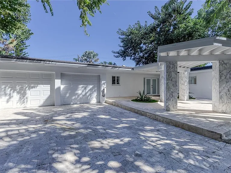 1800 SE Admirals Way — Photo 39