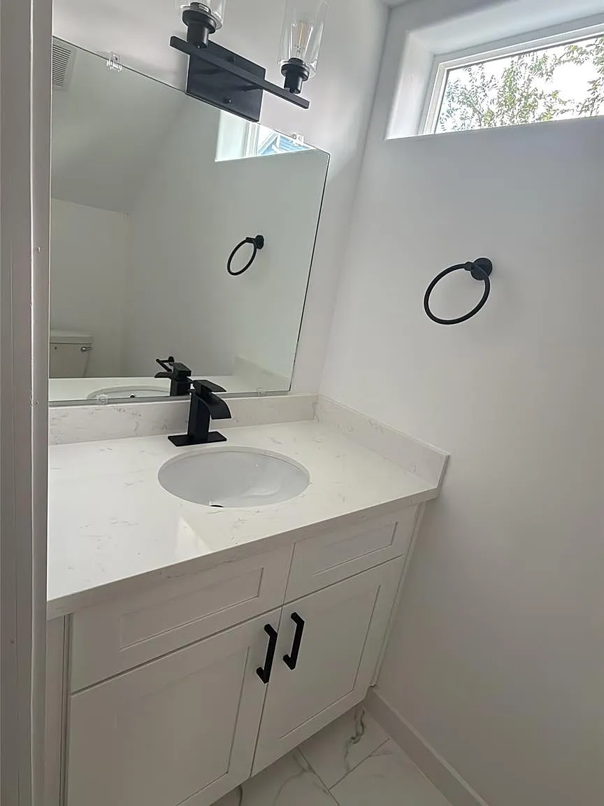 3 bed, 2.5 bath, 1900 sqft, $1,775 — Photo 4