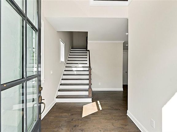 4th image of 112 Harlow Cir