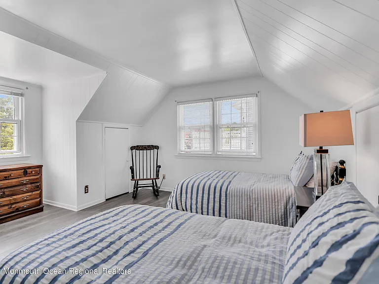312 Salem Ave — Photo 9